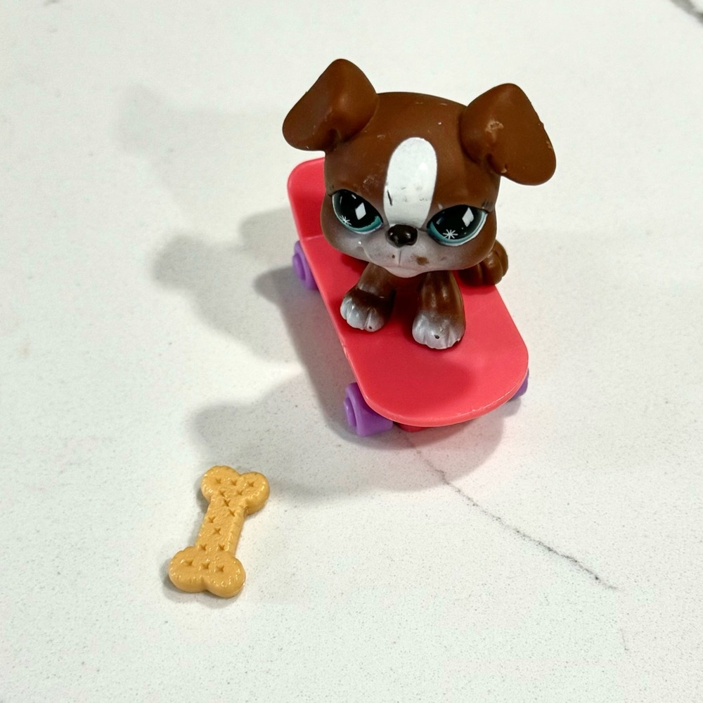 Littlest Pet Shop # 83 2007 Boxer Dog Puppy Brown Figure With Accessories